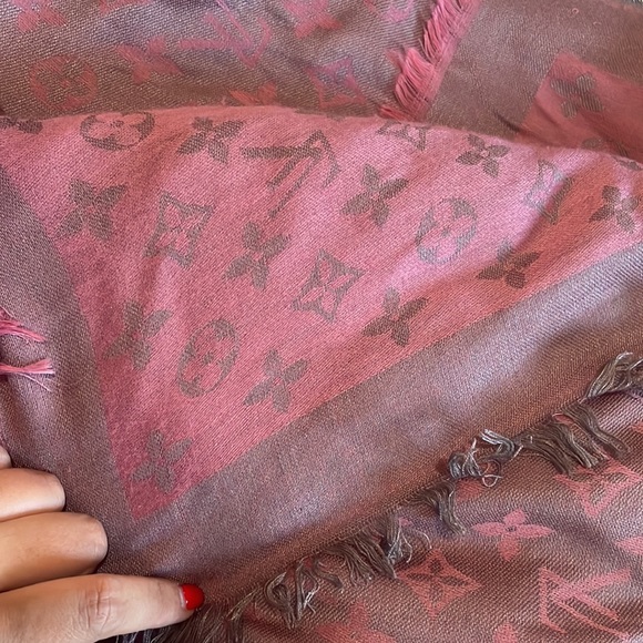 LV scarf - Picture 6 of 6